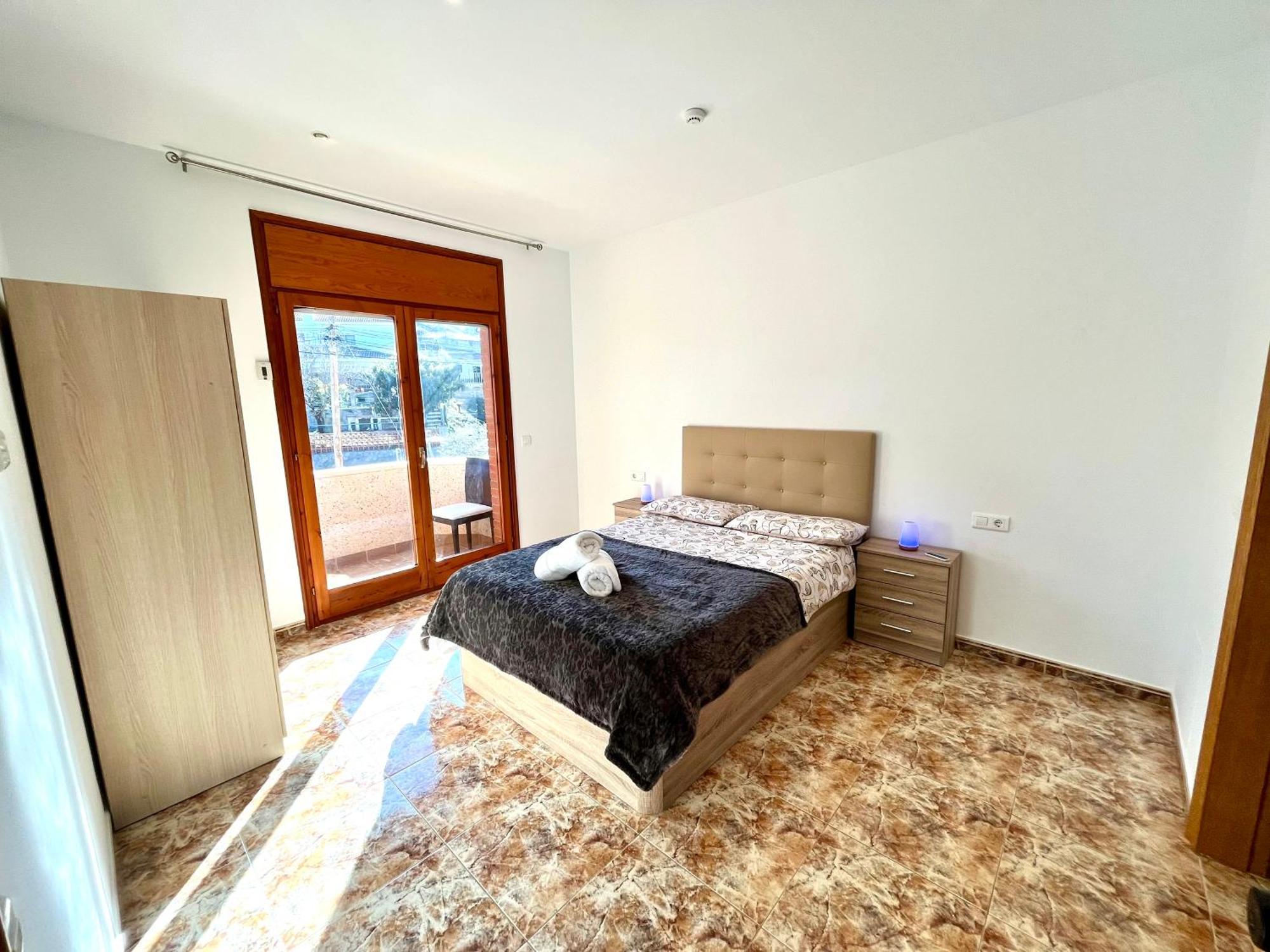סנט אסטב ססרובירס Amplio Apartamento, 5 Camas מראה חיצוני תמונה