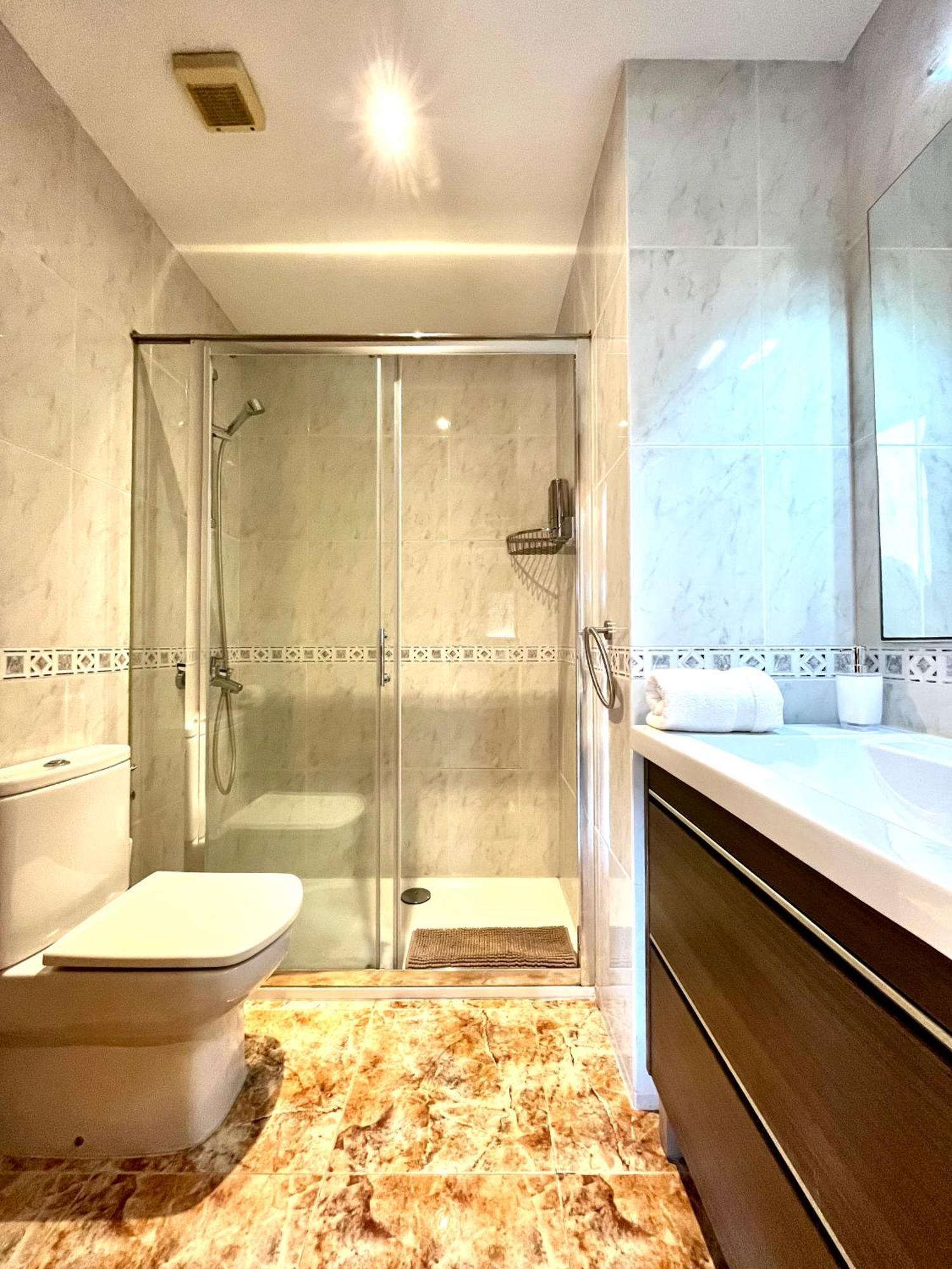 סנט אסטב ססרובירס Amplio Apartamento, 5 Camas מראה חיצוני תמונה