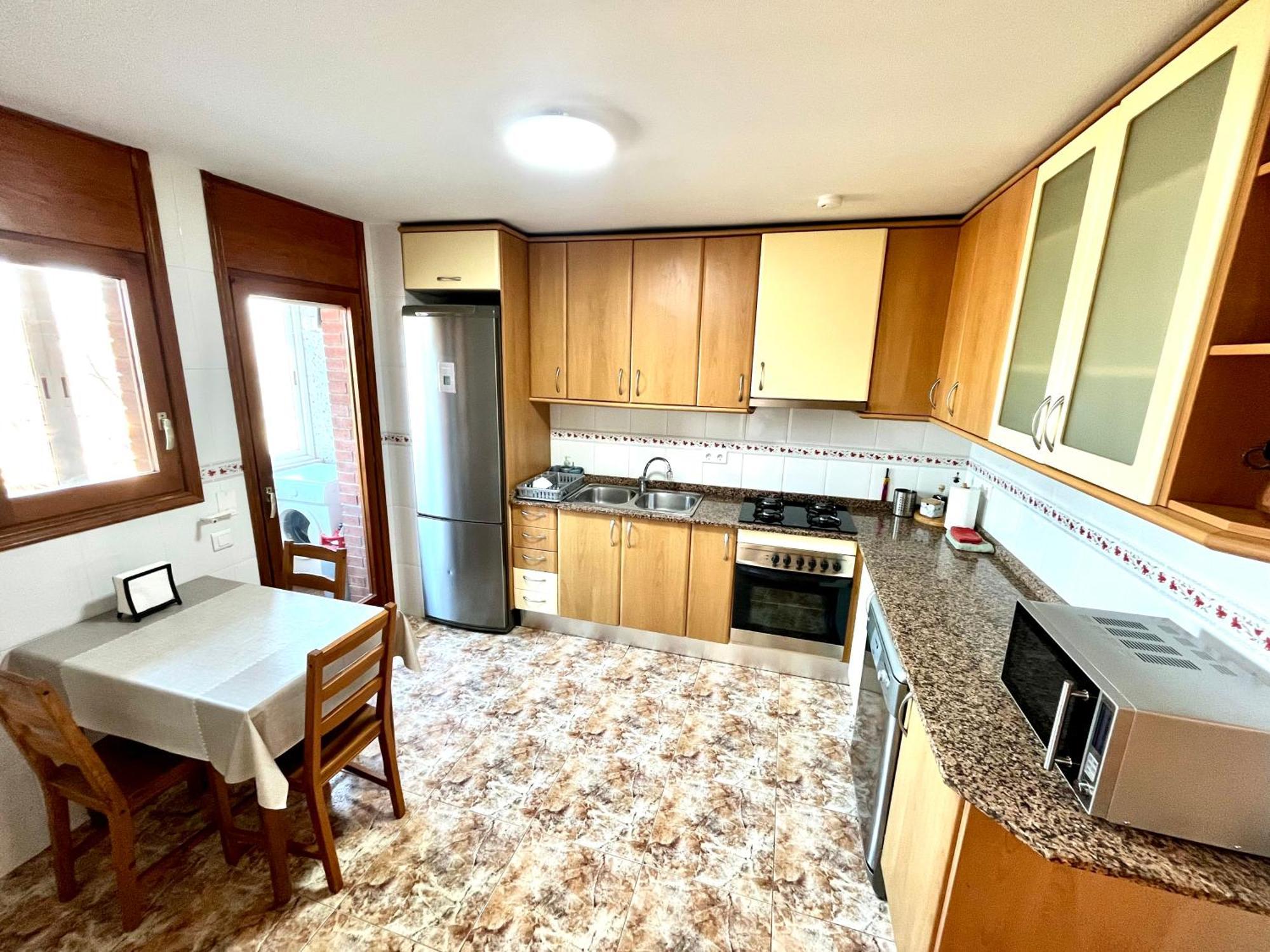 סנט אסטב ססרובירס Amplio Apartamento, 5 Camas מראה חיצוני תמונה