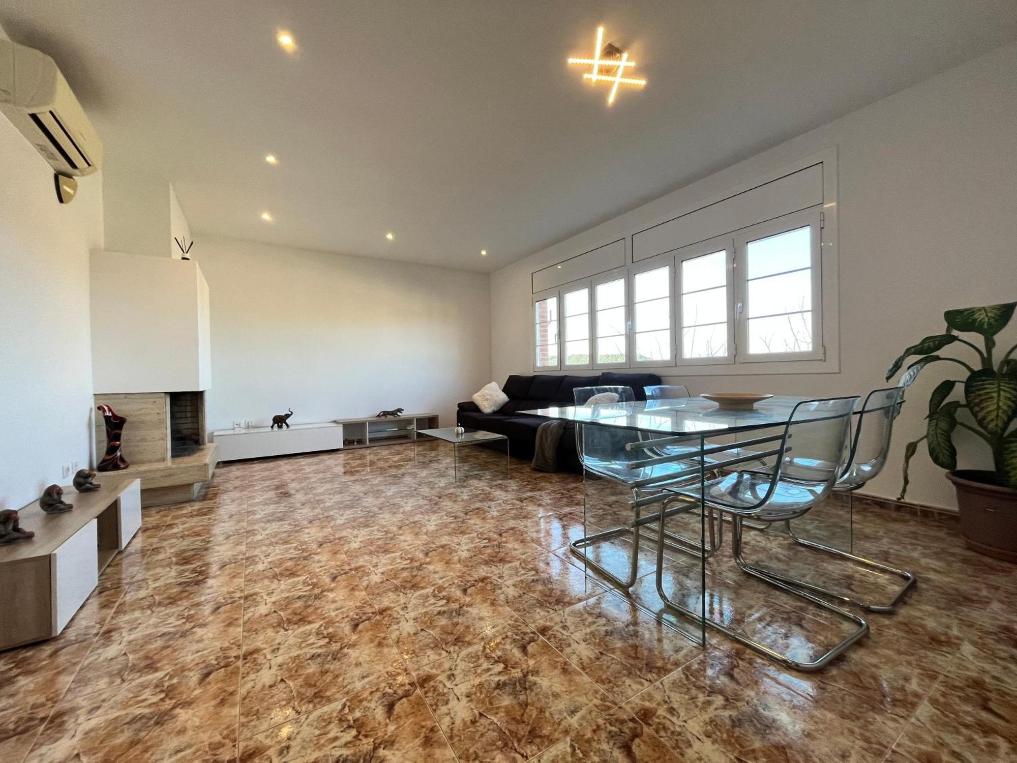 סנט אסטב ססרובירס Amplio Apartamento, 5 Camas מראה חיצוני תמונה