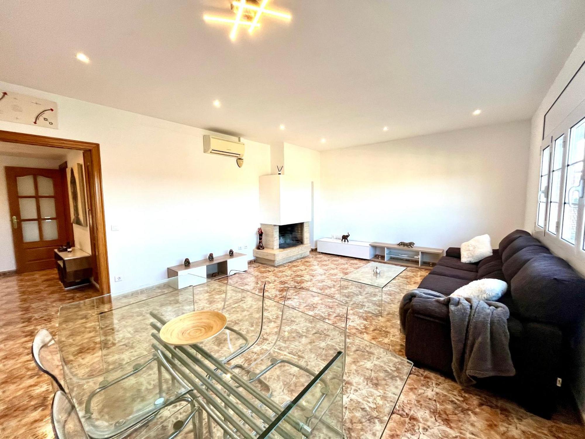 סנט אסטב ססרובירס Amplio Apartamento, 5 Camas מראה חיצוני תמונה